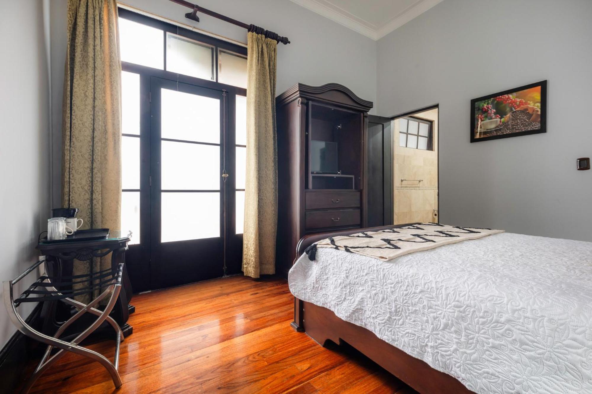 Hotel Majestad San Jose  Bagian luar foto